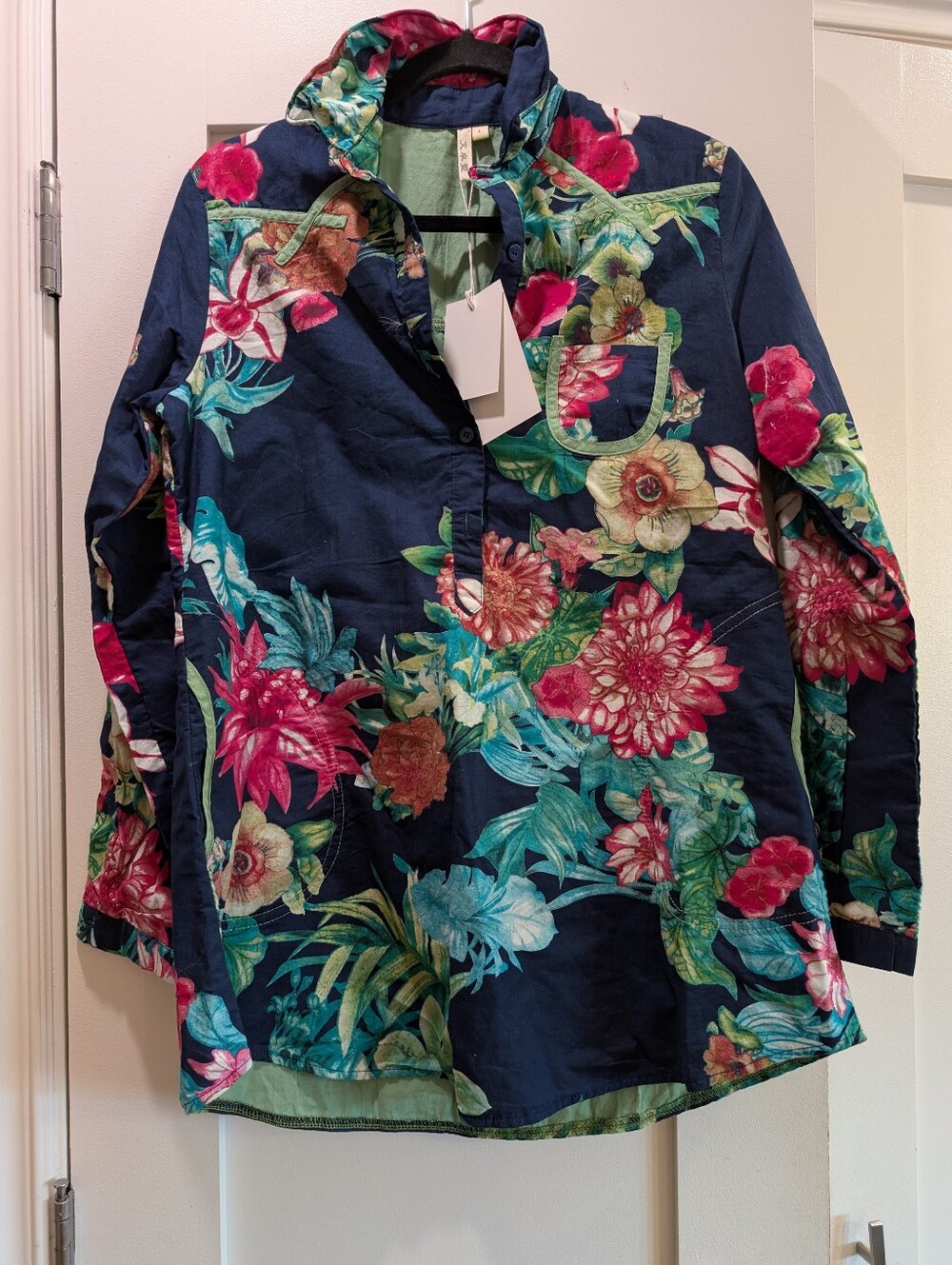 NWT Women's Tunic,L